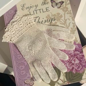 Vintage one-of-a-kind handmade lace gloves xs